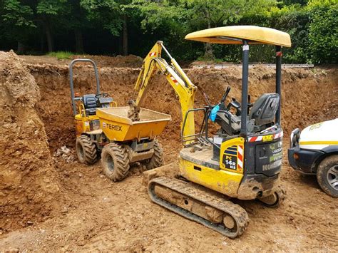 mini digger hire with man